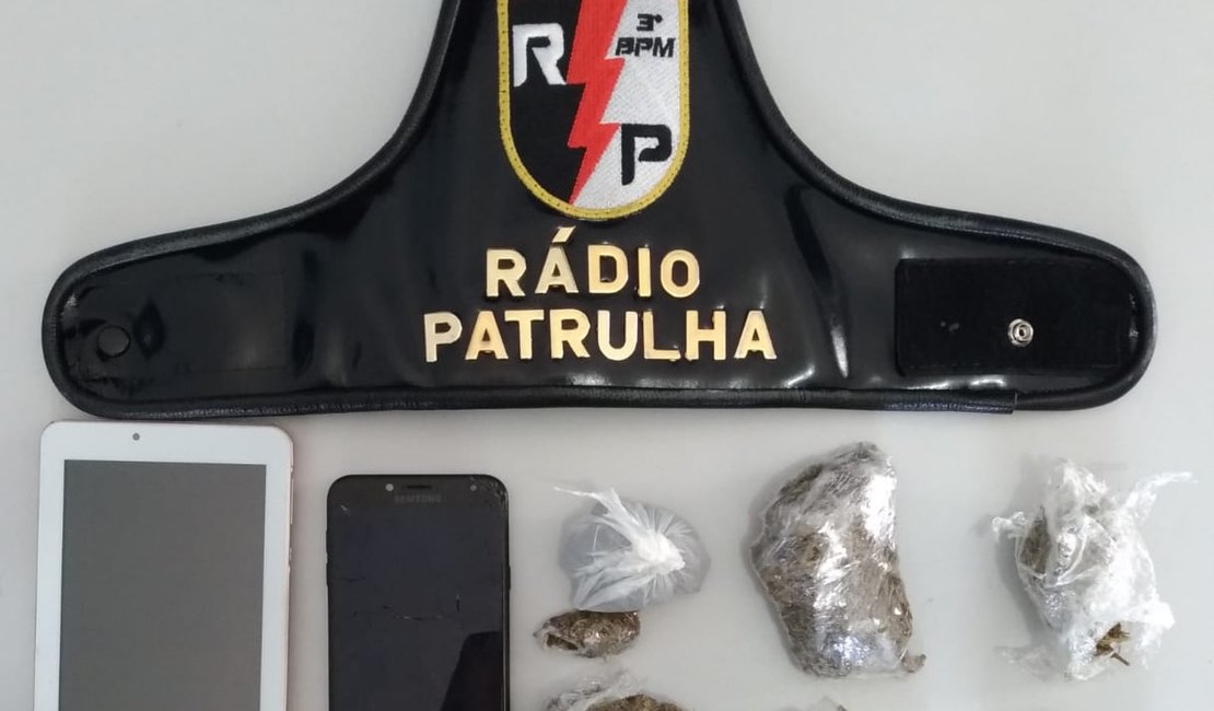 RP do 3º BPM apreende casal com drogas guardadas dentro de geladeira, em Arapiraca