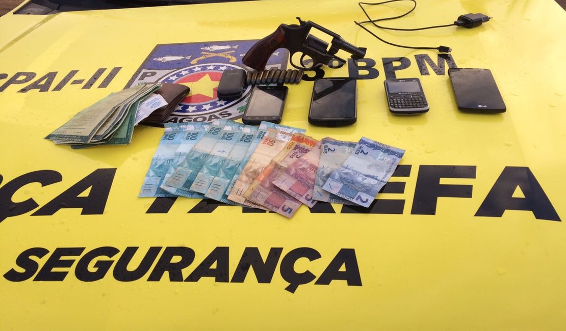 Homem é detido com arma de fogo durante cumprimento de mandado judicial