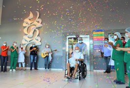 Hospital da Mulher dá alta médica a paciente de número 2 mil recuperado da Covid-19