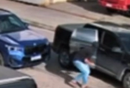 Homem que morreu após ser baleado na Ponta Verde, em Maceió, chegou a ligar para a esposa e disse que havia reconhecido um dos autores