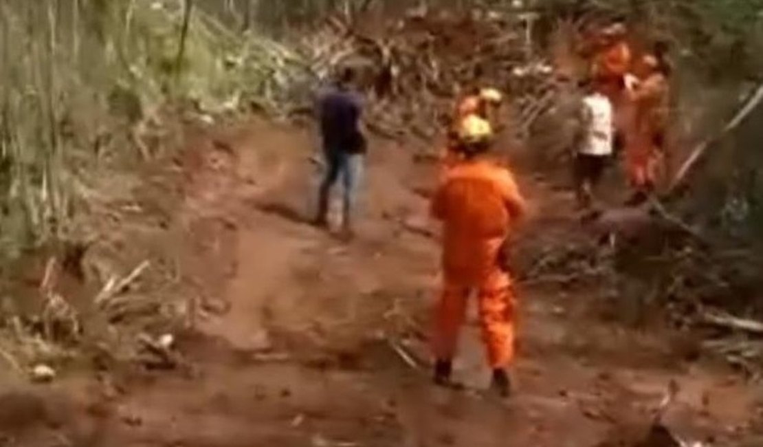 Jovem é resgatado após cair de barreira em área de caatinga no Sertão