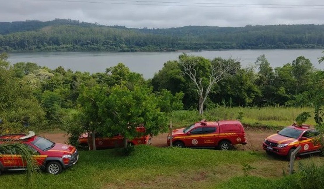 Embarcação vira e deixa três mortos no Rio Grande do Sul