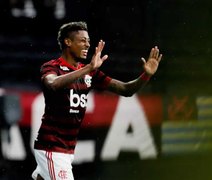 Flamengo vence Vasco por 2 a 0 e fica perto do título