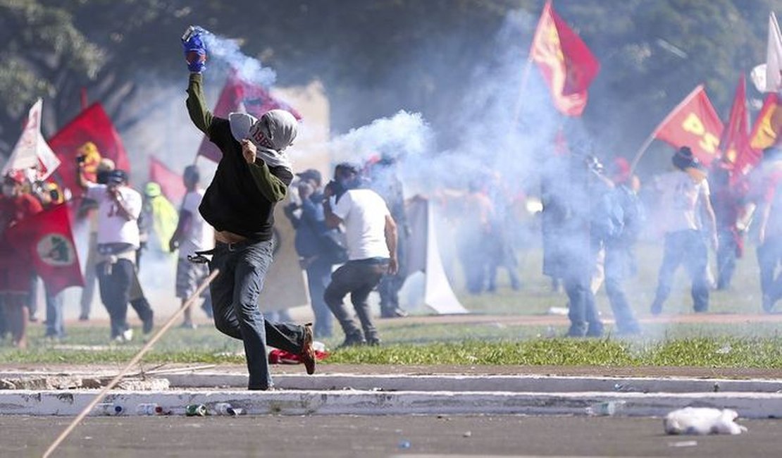 Temer decreta uso de militares para conter protesto em Brasília