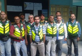 SMTT começa a entregar novos coletes para mototaxistas cadastrados