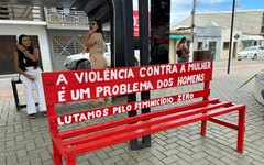 Traipu inaugura Banco Vermelho em ação de conscientização sobre violência contra a mulher