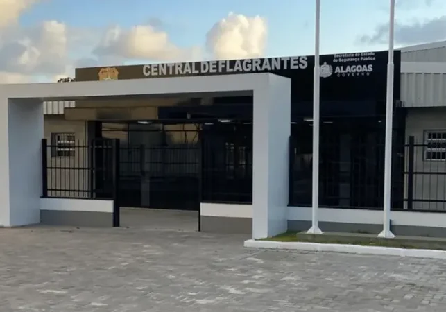 Recém-solto do presídio, homem é preso novamente após ﻿socar viatura, xingar e ameaçar policiais em Maceió