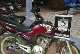 Motocicleta roubada é recuperada na zona rural de Arapiraca