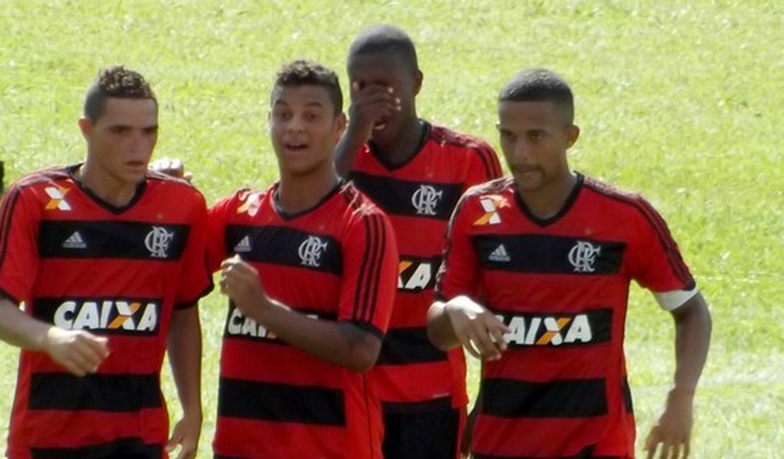 Flamengo goleia Santo André e inicia 2014 líder de grupo na Copinha