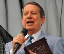 Justiça determina suspensão de passaportes diplomáticos de R.R. Soares e esposa