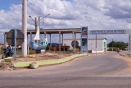 Em Lagoa da Canoa, criminosos invadem depósito de merenda escolar e furtam alimentos