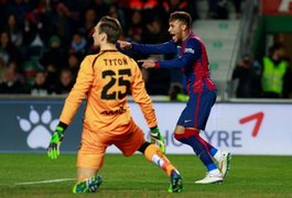 Com show de Messi e Neymar, Barça goleia o Elche e segue na cola do Real