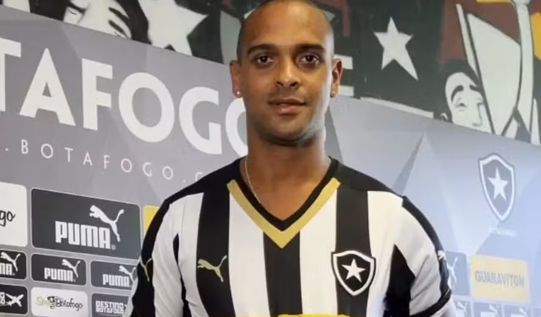 Ex-jogador do Botafogo, Tássio Maia e amigo morrem após queda de muro durante vendaval no Rio de Janeiro