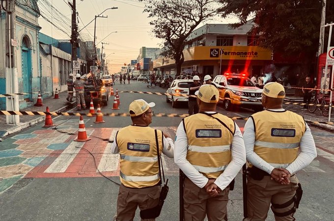 Fiação pega fogo na Avenida Rio Branco e assusta populares no Centro de Arapiraca