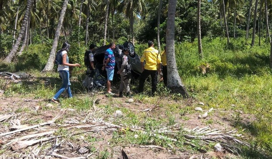 Bancário morre após capotar veículo em Maceió