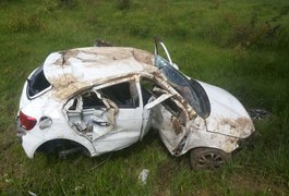 Veículo capota na AL 110 e jovem é encaminhado à Unidade de Emergência