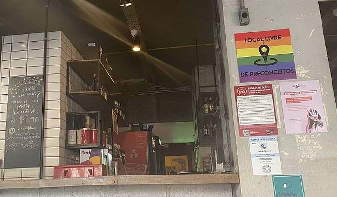 Mulher chama funcionária de restaurante de 'macaquinha' e é presa no Rio de Janeiro