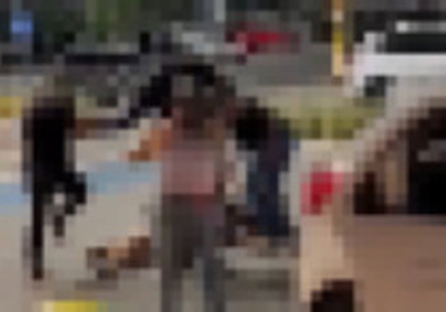 VÍDEO: Mulheres são filmadas trocando agressões físicas e verbais em shopping de Maceió: 'Rapariga velha'