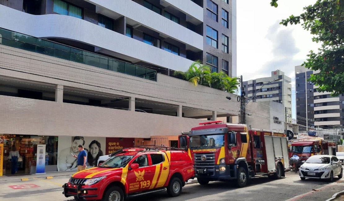 Apartamento tem princípio de incêndio e assusta moradores, em Maceió