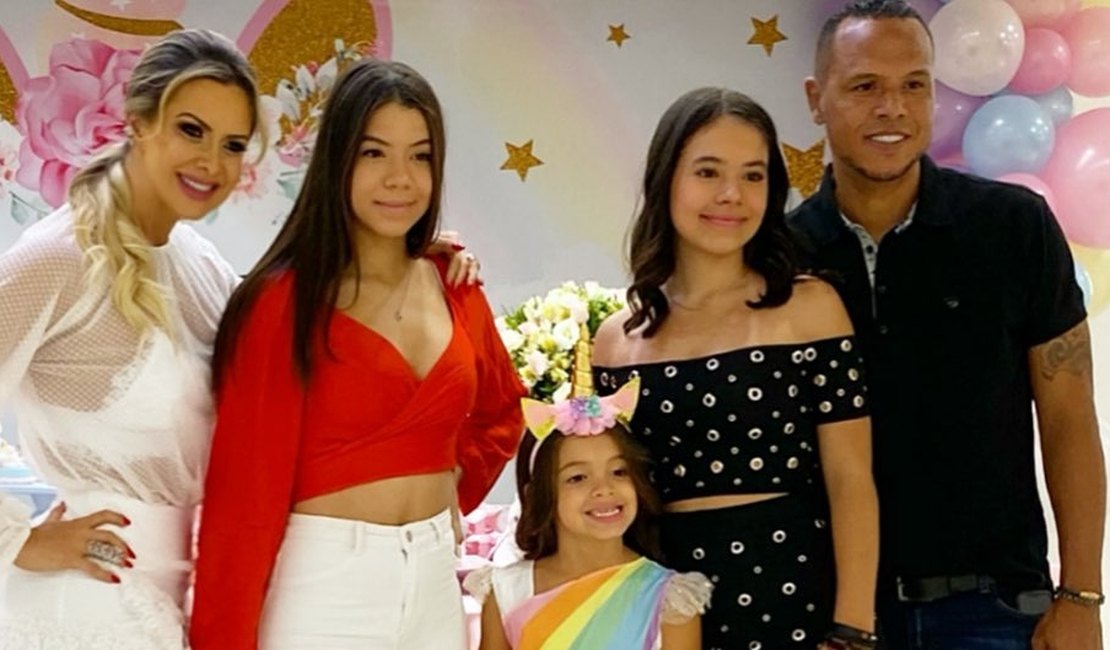 Ex-esposa de Luis Fabiano publica em redes sociais que o ex-jogador vai ter uma filha com a amante