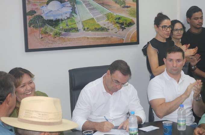 Prefeito Luciano Barbosa assina ordem de serviço para construção de duas creches em Arapiraca; assista