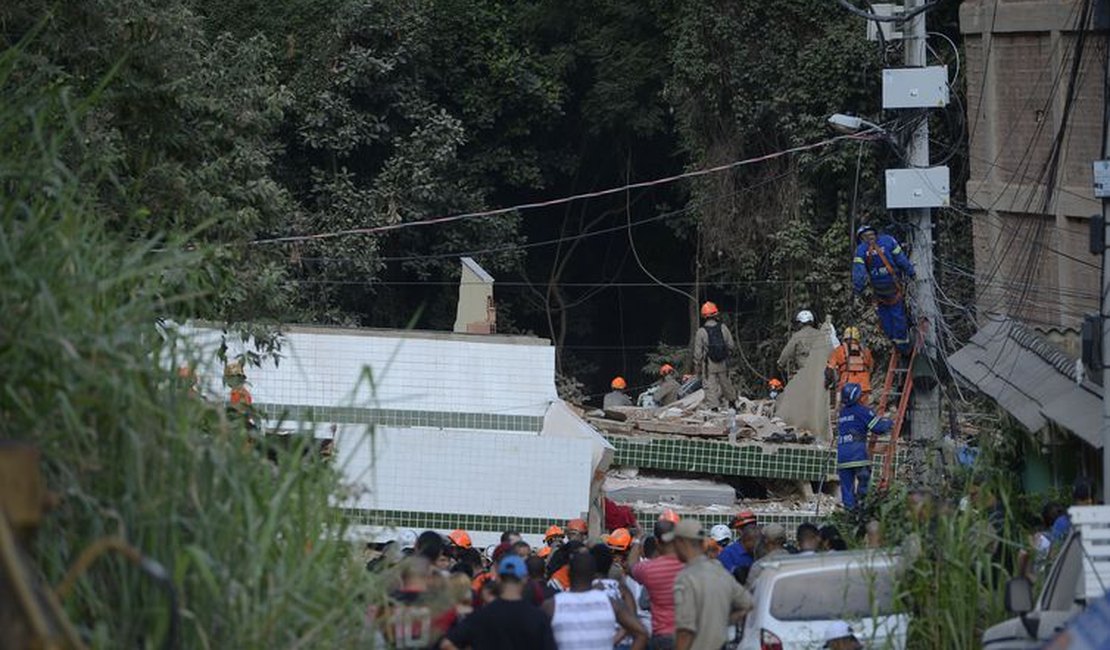 Sobe para nove total de mortos em desabamento no Rio