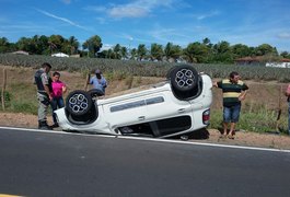 Motorista perde o controle e capota veículo na AL-220