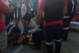 Mulher fica ferida após cair de ônibus no Centro de Arapiraca