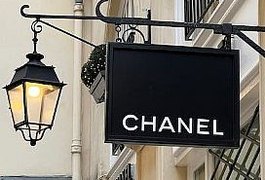 Conheça leilão de luxo que tem itens de Chanel, Prada e Louis Vuitton a partir de R$ 200