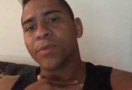 Jogador do CSA, Walter é liberado após prestar esclarecimentos sobre arma de brinquedo