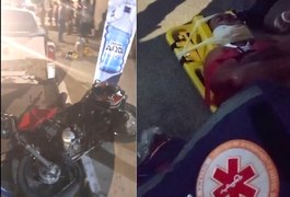 Motociclista fica ferido após perder controle da direção e bater em carro estacionado, em Arapiraca