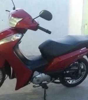 Suspeito é preso após tentar vender moto roubada, em Arapiraca