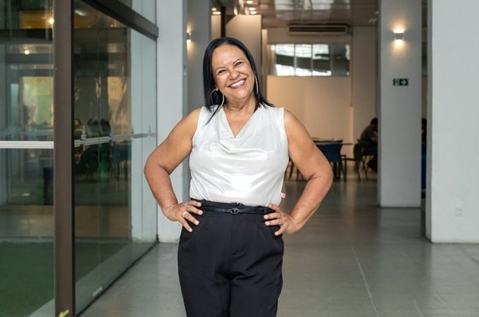 Escritora Márcia de Assis leva projeto de incentivo à leitura para escolas e instituições em Alagoas