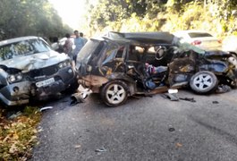 Colisão envolvendo dois veículos deixa um morto e dois feridos na AL-415