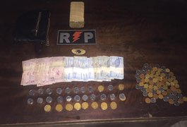 Jovem é presa por tráfico de drogas em Arapiraca