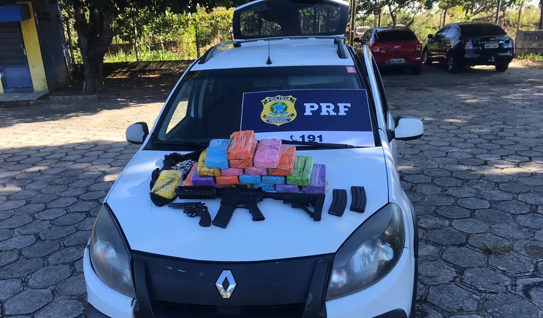 PRF prende homem com fuzil e pasta base de cocaína na BR 316 em Alagoas.