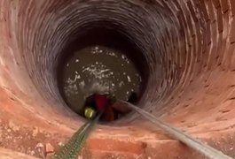 VÍDEO: Bezerro cai em poço e é resgatado por bombeiros na zona rural de Feira Grande