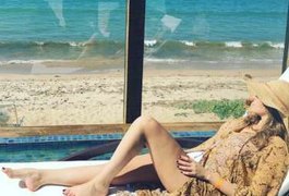 Ex-'BBB' Ana Paula se hospeda em hotel de Búzios acompanhada de empresário