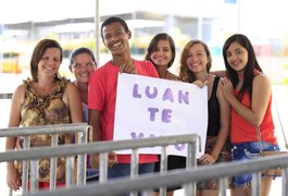 Horas antes do show, fãs já estão no local do evento à espera de Luan Santana