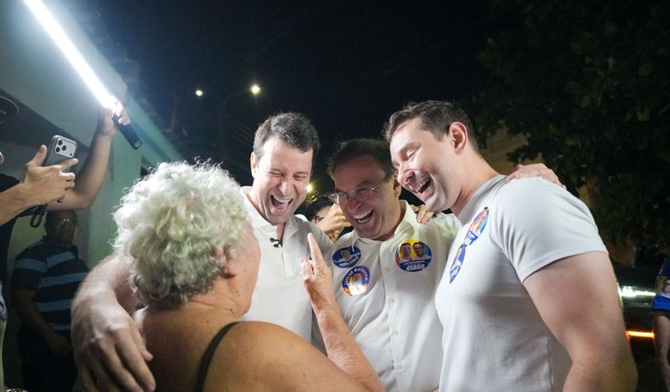Daniel, Lucas e Luciano arrastam multidão pelas ruas do Manoel Teles