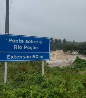 Volume de água no Rio poção surpreende; morador fala sobre ponte na rodovia AL-110