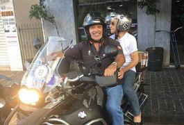 Motociclista larga tudo pra cuidar da mãe com Alzheimer e viajar sobre duas rodas