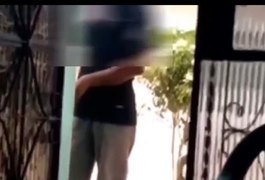 Em vídeo, homem faz gestos obscenos para menina de 7 anos em São Miguel dos Campos