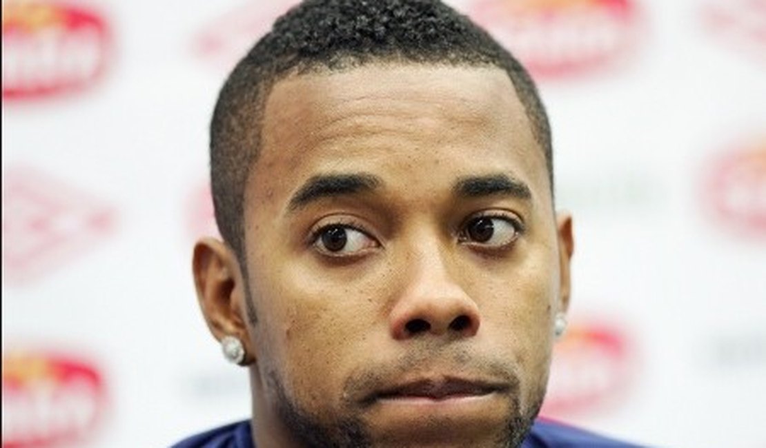 Robinho deve seguir no Santos em 2015