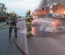 VÍDEOS: Ônibus que saiu de Alagoas pega fogo e fica totalmente destruído em Minas Gerais