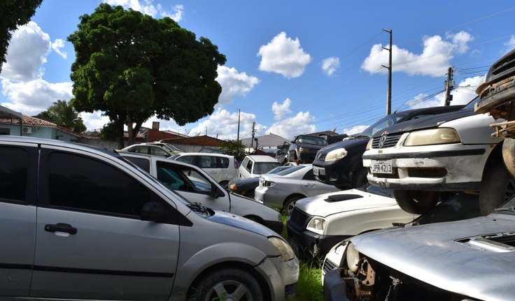 Fabiano Leão pede ao governo que retire os carros apreendidos dos pátios da delegacia e rodoviária