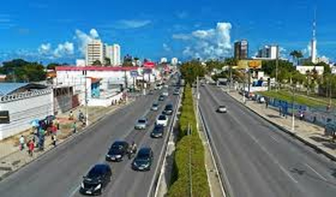 Motociclista sofre ferimentos em colisão na Av. Fernandes Lima, Maceió
