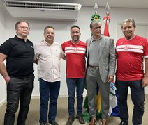 Governador anuncia quase R$ 6 milhões de aporte financeiro aos clubes de futebol de Alagoas