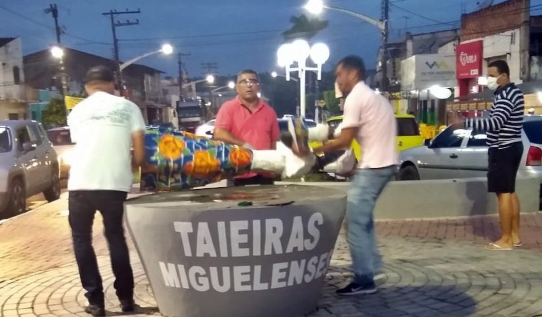 Novo Prefeito retira escultura em homenagem a folclorista de São Miguel dos Campos