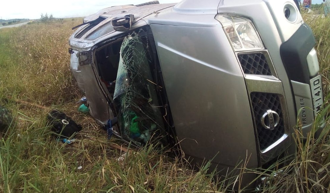 Vídeo. Capotamento deixa um morto e outro ferido entre São Sebastião e Junqueiro